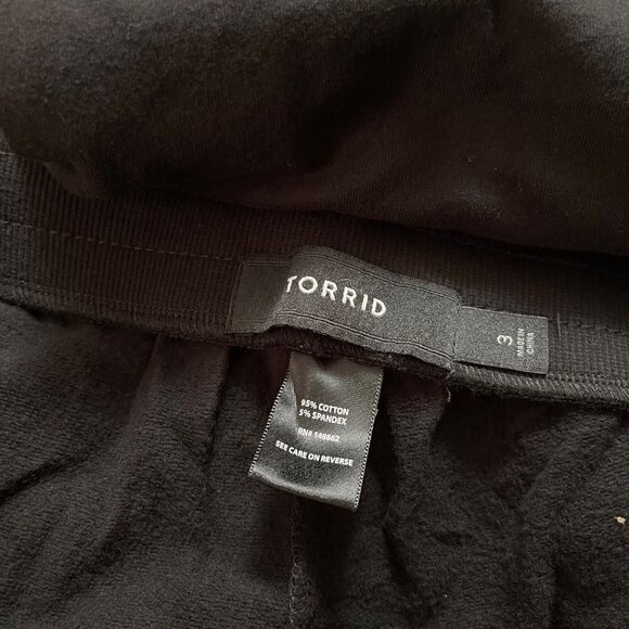 Torrid Womens NWT Black Mid Rise Everyday Fleece Patch Pocket Shorts Size 3X - Picture 3 of 10